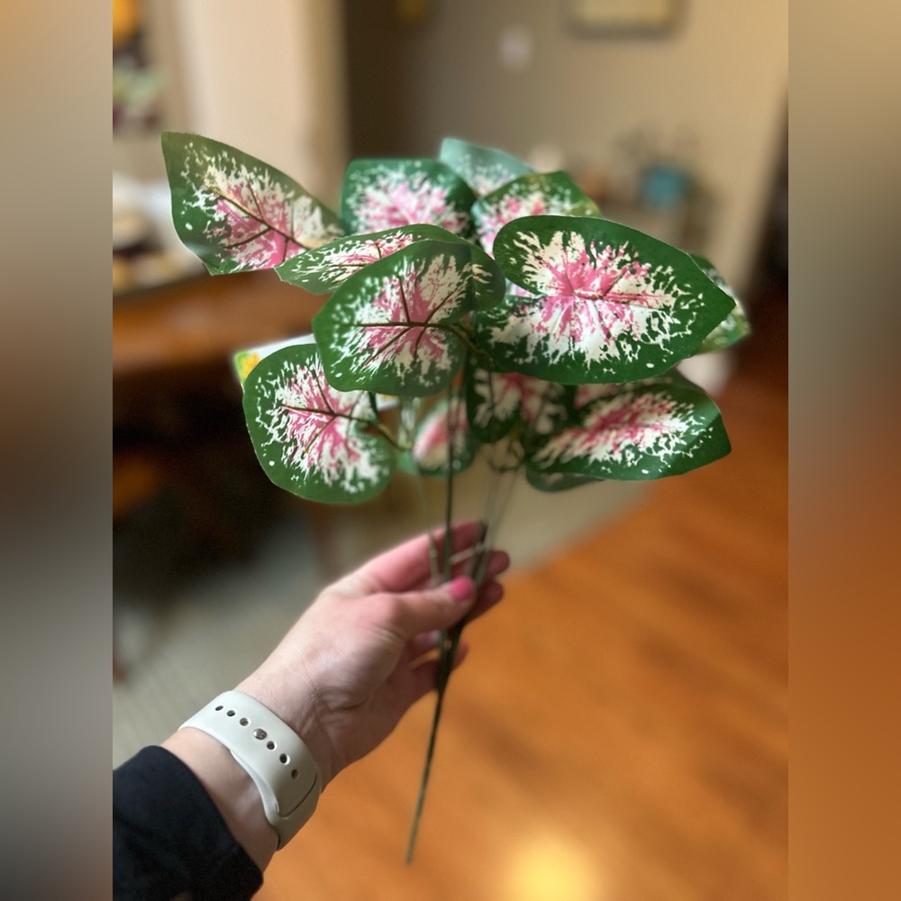 FLORAL GARDEN | Artificial Green and Pink Leaf Spray